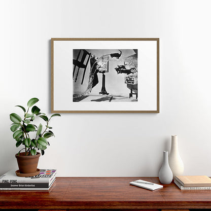 Dalí Atomicus, Salvador Dali painting with flying cats and water spurts surrealism / surrealist black and white photograph / photography by Philippe Halsman Framed Art Print Gallery Image 18